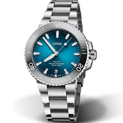 手錶推薦: Oris時間之海漸層藍綠，一支漸層藍綠色面盤、銀色錶殼錶帶、黑色錶圈的手錶